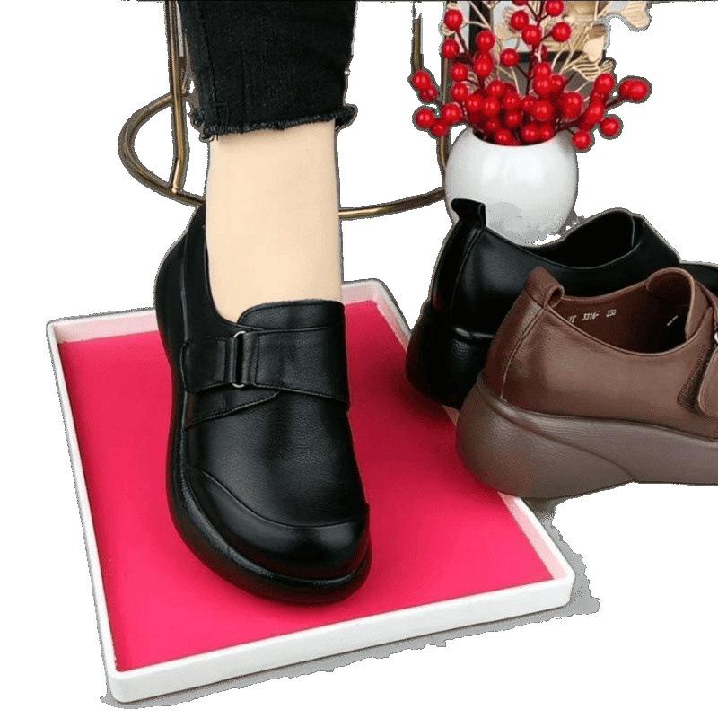Single shoes women's 2025 spring and autumn new round head non-slip flat bottom retro lightweight soft sole mother shoes