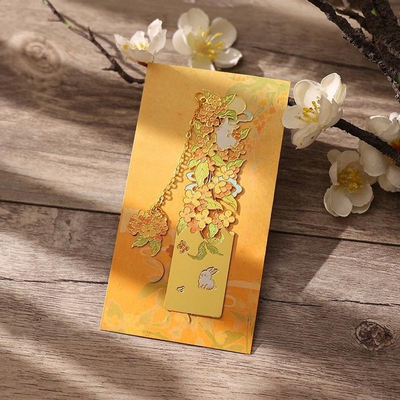 Aesthetic Metal Lucky Clover Bookmark with Tassel Set Exquisite Retro Floral Brass Bookmark for Book Creative Design Book Tab