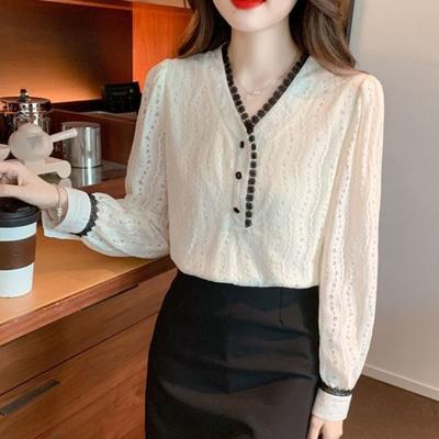 Vintage Spitzentop mit französischem Design, elegant und stilvoll für den Herbst-Look