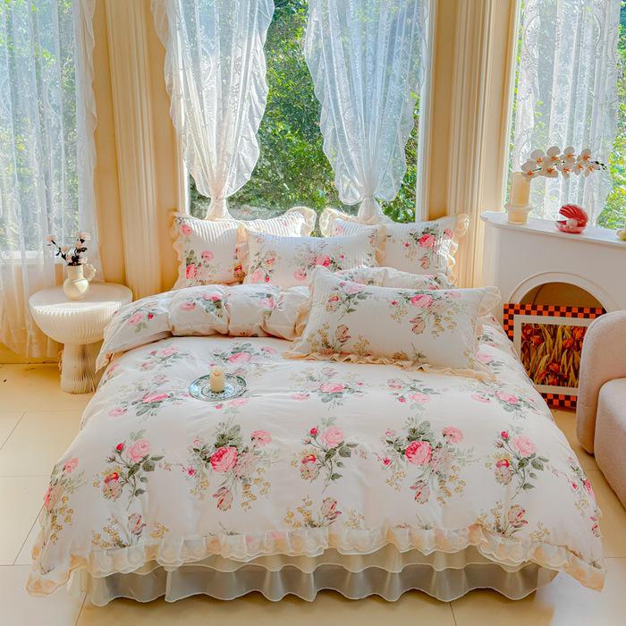 2026 Baumwoll-Print gesteppter Bettrüsche 4-teiliges Set mit Spitzenbesatz