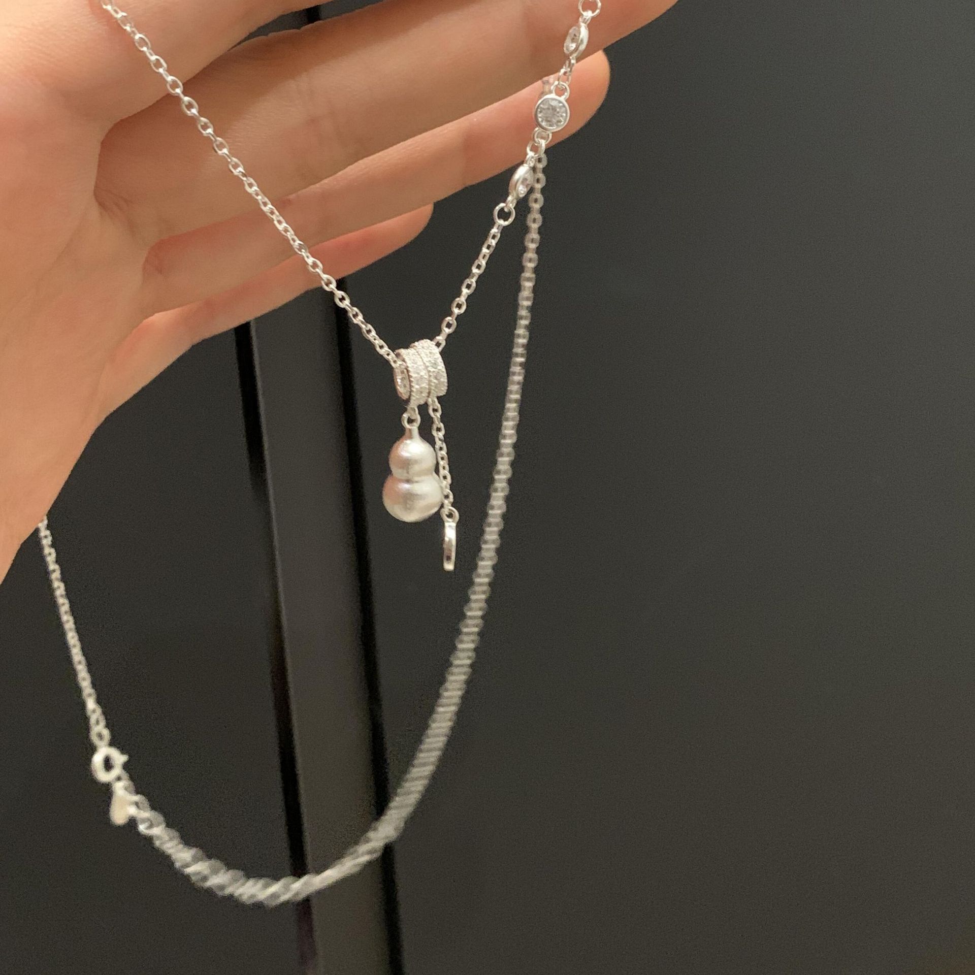 

Niche Design Tassel Gourd Pendant Necklace Women Light Luxury High-end Sense Necklace Chinese Style Temperament Collarbone Chain