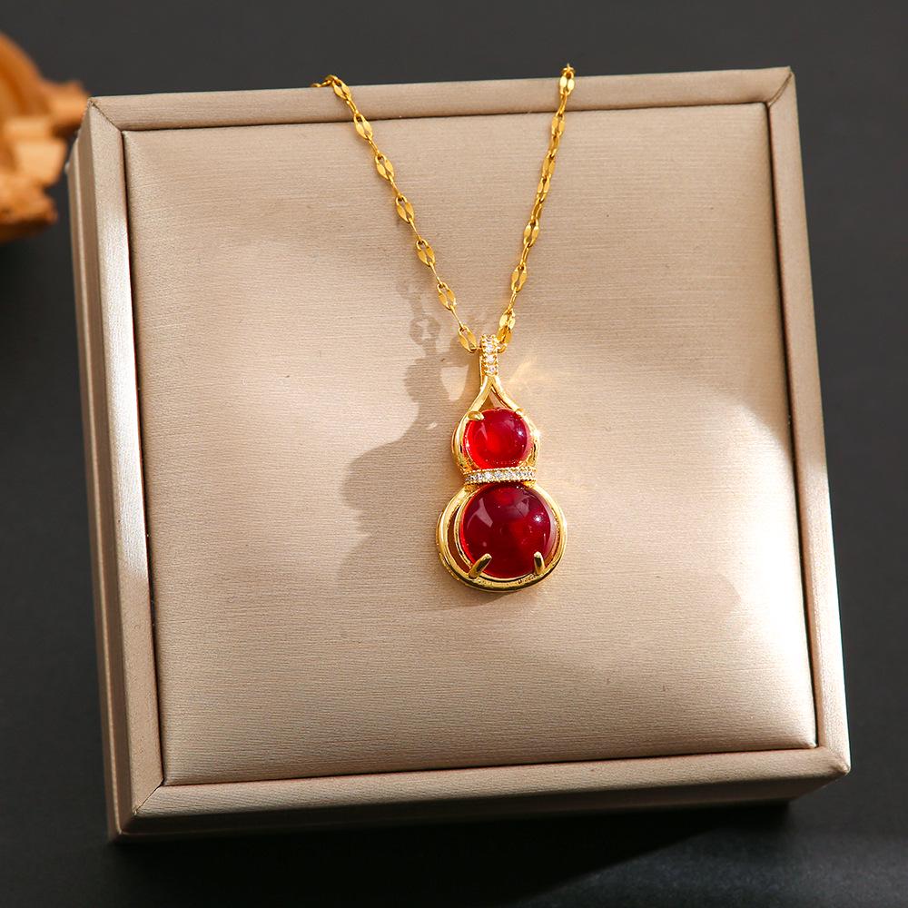 Elegante Pingente de Cabacinha com Fecho de Paz de Jade - Corrente para Clavícula em Aço Titânio no Estilo Chinês Retro