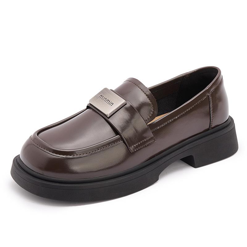 

Женские кожаные лоферы на платформе 2025 новая весна универсальные закрывающие ногу женские туфли одинарные черные в британском стиле маленькие кожаные туфли женские 40