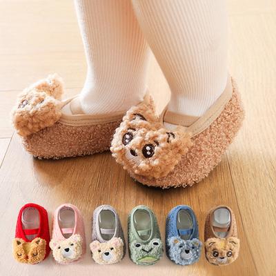 Chaussettes antidérapantes pour bébé, motif dessin animé, pour l'automne et l'hiver, idéales pour les premiers pas des enfants. Chaussons d'intérieur à semelles souples. Chaussures mignonnes pour les premiers pas des nourrissons.