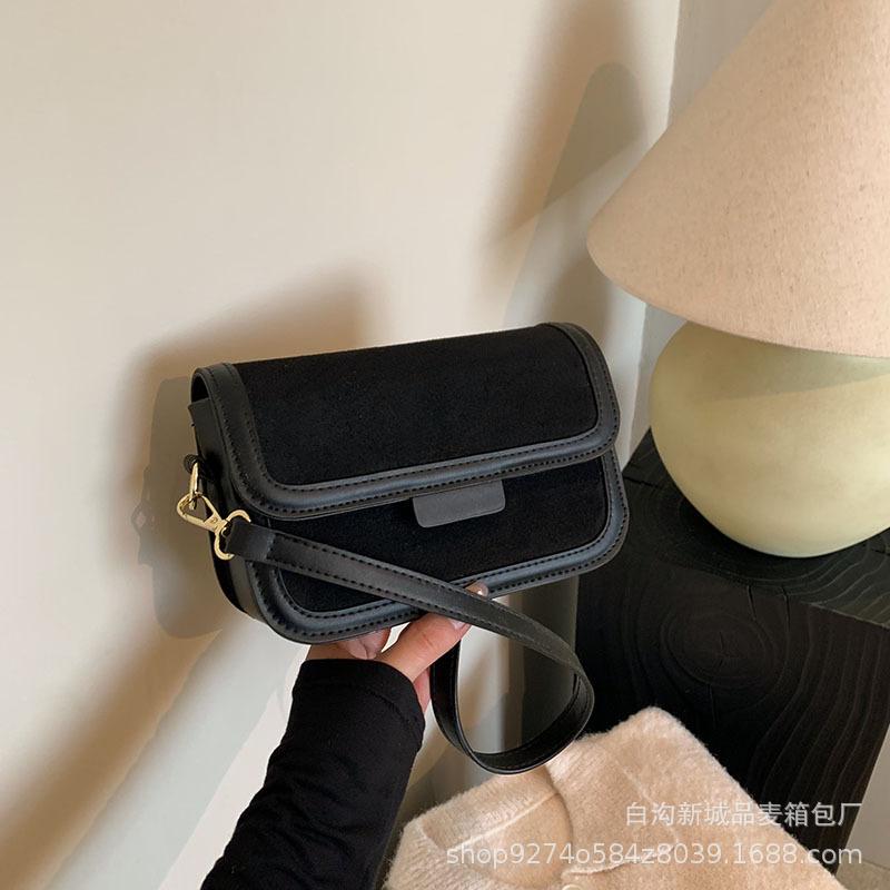 This year's popular niche design fashionable small bag women's 2025 new trendy retro suede messenger small square bag