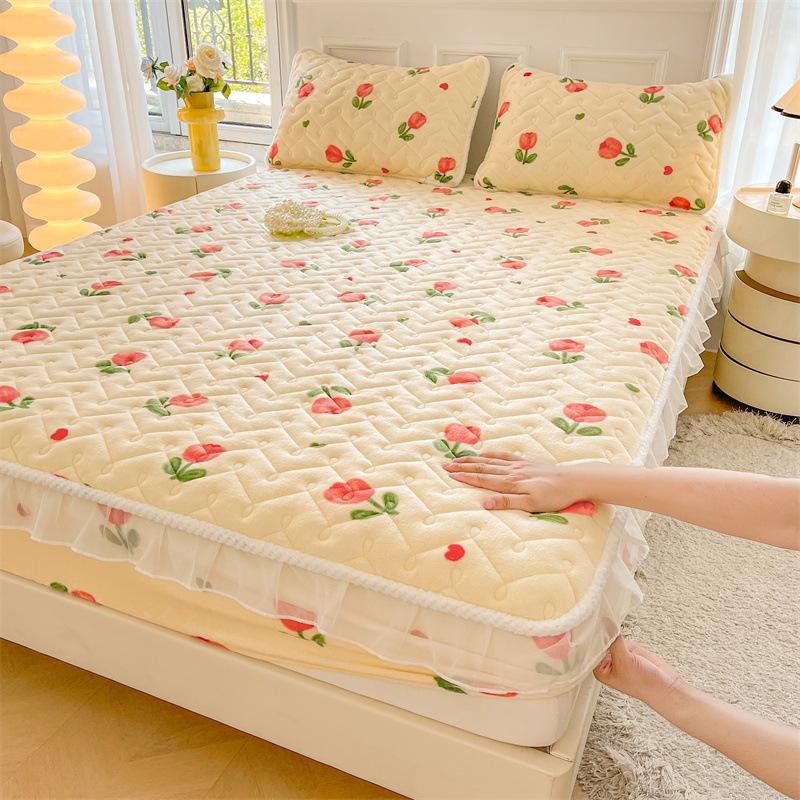 

2025 new milk fleece printed lace fitted sheet winter thickened padded three-piece set non-slip padded mattress protective cover 150x200cm 3pcs тюльпан