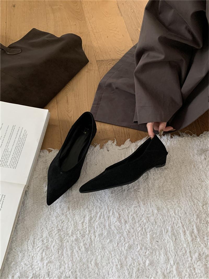 

Замшевые туфли-лодочки на танкетке с острым носком, женская обувь 2025 новинка, офисный стиль, рабочая обувь, обувь для通勤, туфли для бабушки 35 чёрный