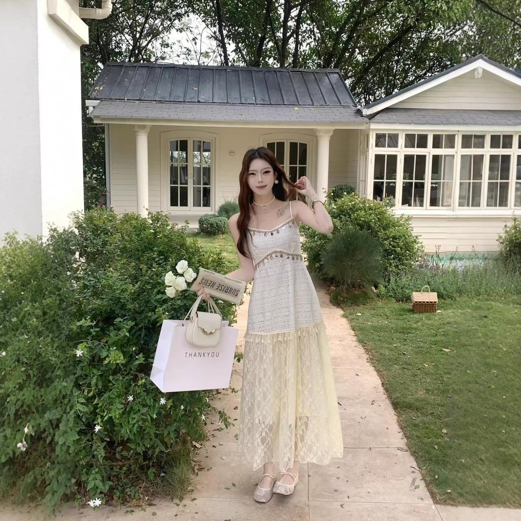 High-end Ethnic Style Heavy Industry Lace Splicing Skirt New Summer Hollow Fringed Suspender Beautiful Dress