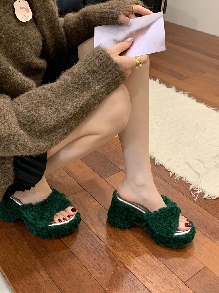 Crossed sheep curly hair slippers women's outer wear 2025 new autumn and winter feeling thick bottom height increase small slope heel one-word drag