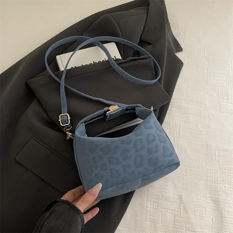 Fashion retro handbag Early autumn versatile shoulder messenger bag Casual bag Small square bag
