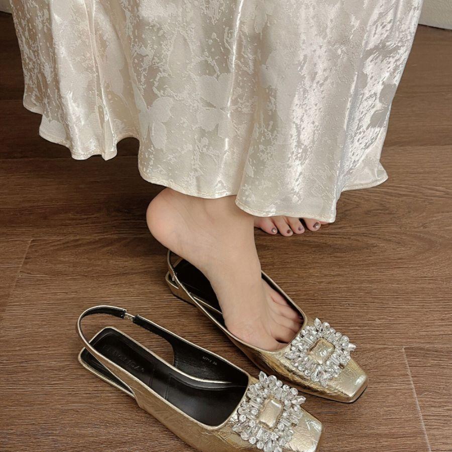 Fairy Feng Shui Diamond Baotou Summer 2025 New Square Head Back Empty Pedal New Chinese Mary Jane Middle Heel Sandals