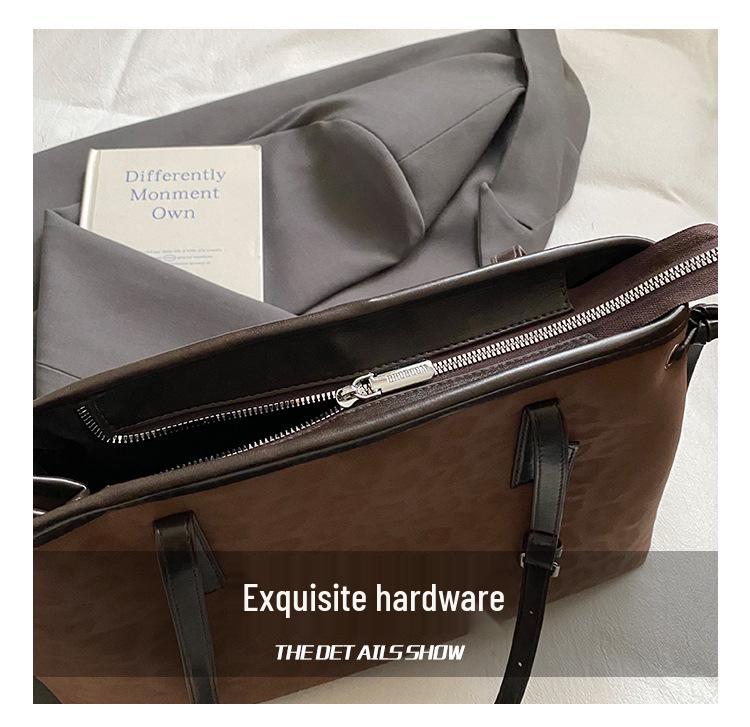 Women's Large-Capacity Retro Tote Bag - Versatile, Casual, Single Shoulder, Underarm Design for Autumn & Winter 2025 Work Commute.