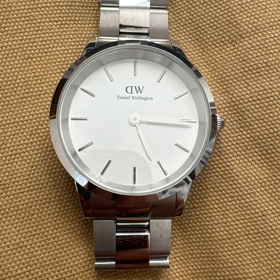 Used Daniel Wellington watch silver 40mm