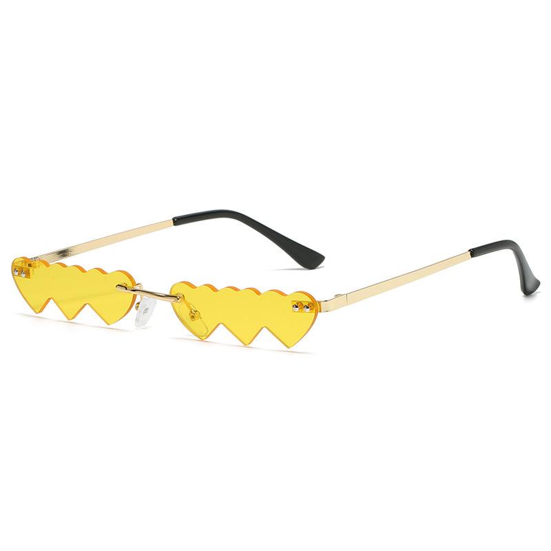 Shaped Women Heart Sunglasses In Various Colors Suitable For Photography Travel