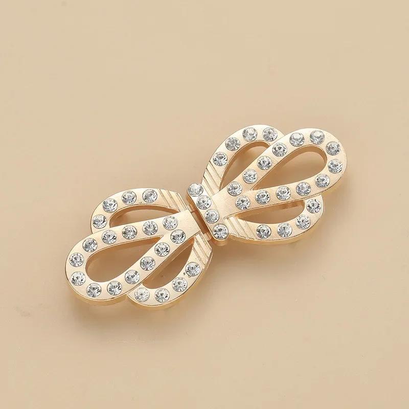 1 Pair New Brooches For Women's Clothing Cardigan Sweater Blouse Shawl Clips Shirt Collar Flower Pattern Clasps