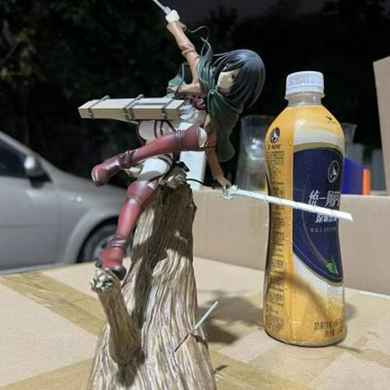 

Атака титанов Микаса Акерман 1/8 ПВХ фигурка на пне дерева - Детализированный орнамент для поклонников серии Stump Mikasa