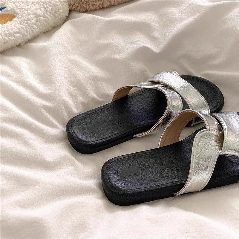 French slippers women's summer wear fashion 2025 new casual versatile skirt flat bottom seaside beach cool slippers