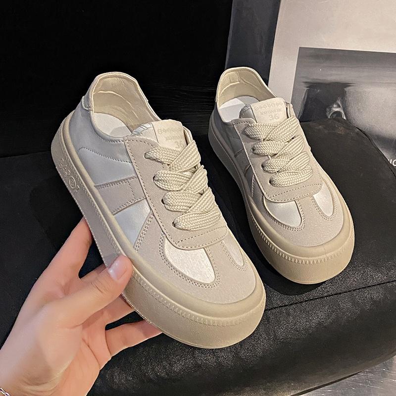 Neue Damen-Modeschuhe mit gekreuzten Riemen, dicker Sohle und Plateau, Frühling und Sommer, flache, bequeme, lässige Lauf-Sneaker