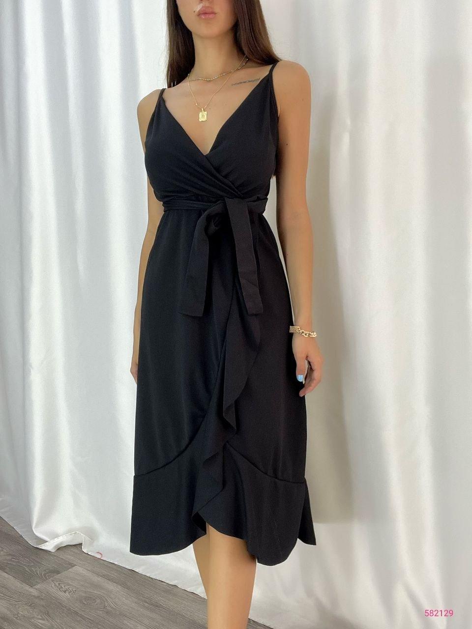 

Женское черное двубортное платье миди с поясом и поясом