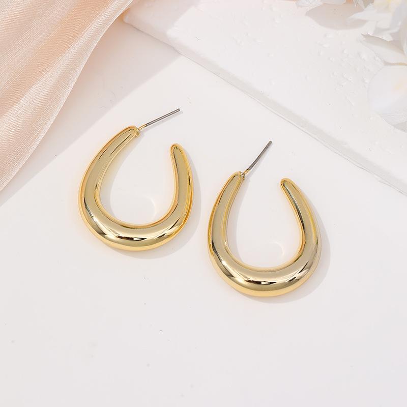 New product gold stud earrings light luxury retro geometric earrings feel fashionable and simple C-shaped gold stud earrings