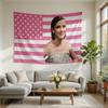 Virales Millie Bobby Brown Wandteppich Rosa Amerikanische Flagge Premium Flachdruck Wandbehang Dekor