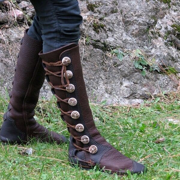 Herbst und Winter neue europäische und amerikanische Stil niedriger quadratischer Absatz seitlicher Reißverschluss großer Knopf Metall dekorative Stiefel