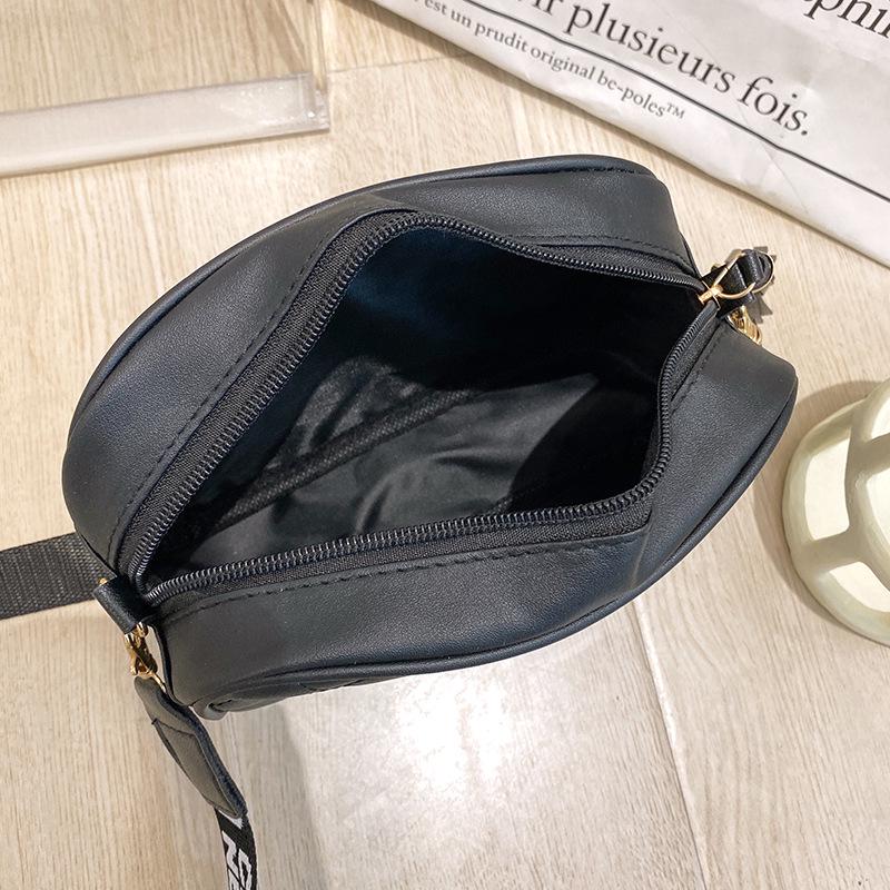 2022 Mode-Umhängetasche mit Stickerei und breitem Riemen