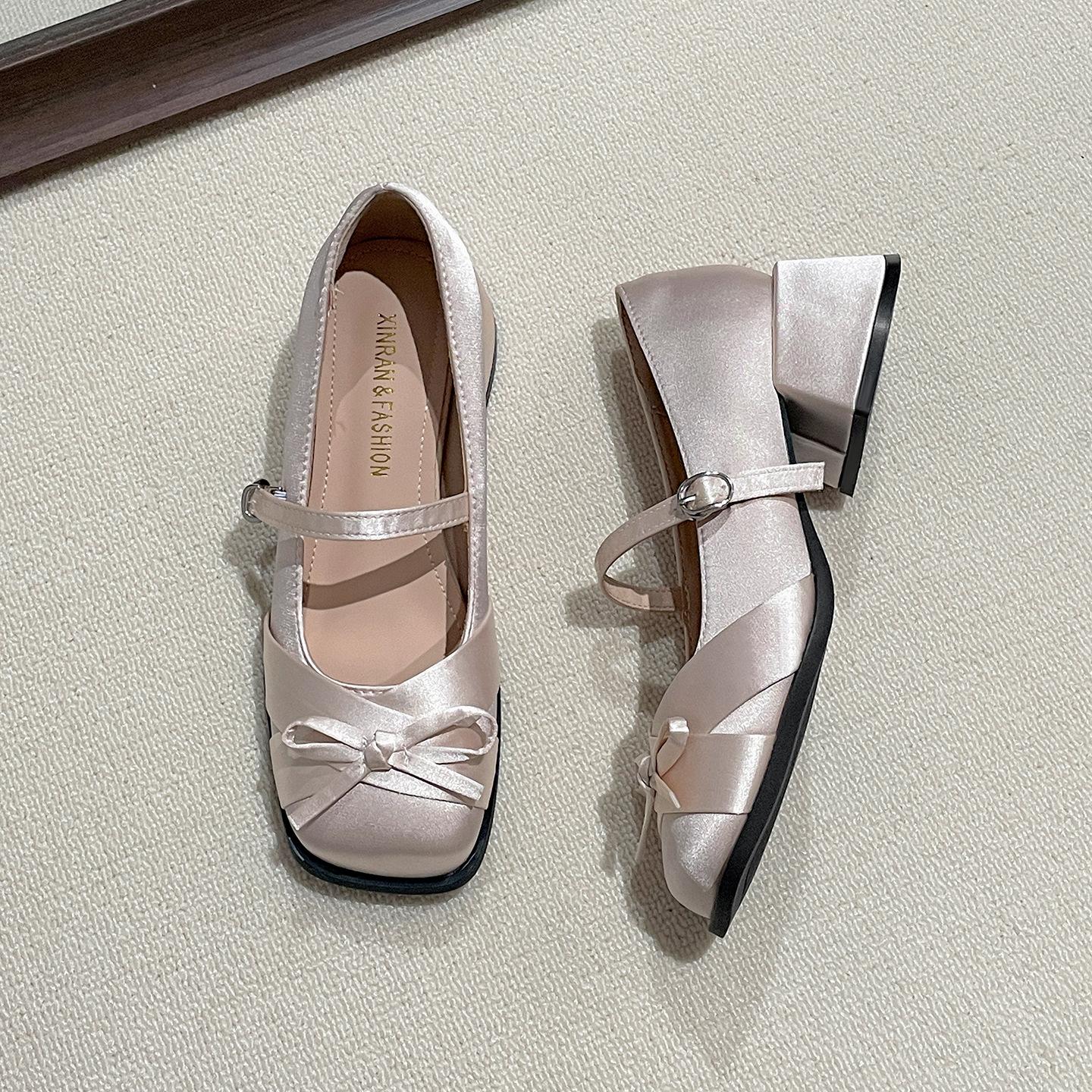 

Ретро туфли-лодочки с квадратным носком на толстом каблуке, с открытой союзкой, женские летние новинки 2025 года, туфли Мэри Джейн феи для ношения с юбкой 40 шампанского