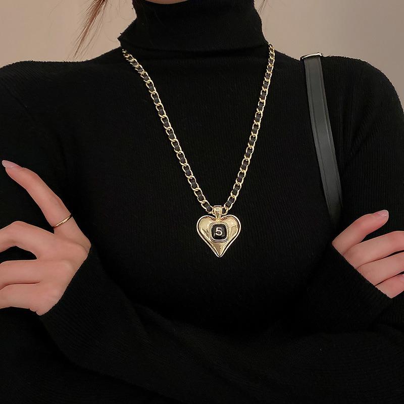 Leather Black Chain Necklace Fashion Personality Temperament Women Niche Sense Design Retro Necklaces Creative Jewelry Gifts