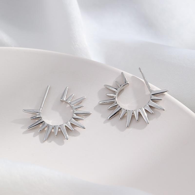 

Vintage Metal Sunflower Stud Earrings For Women Exaggerated Gold Color Big Sun Irregular Statement Earrings Zircon Accessories