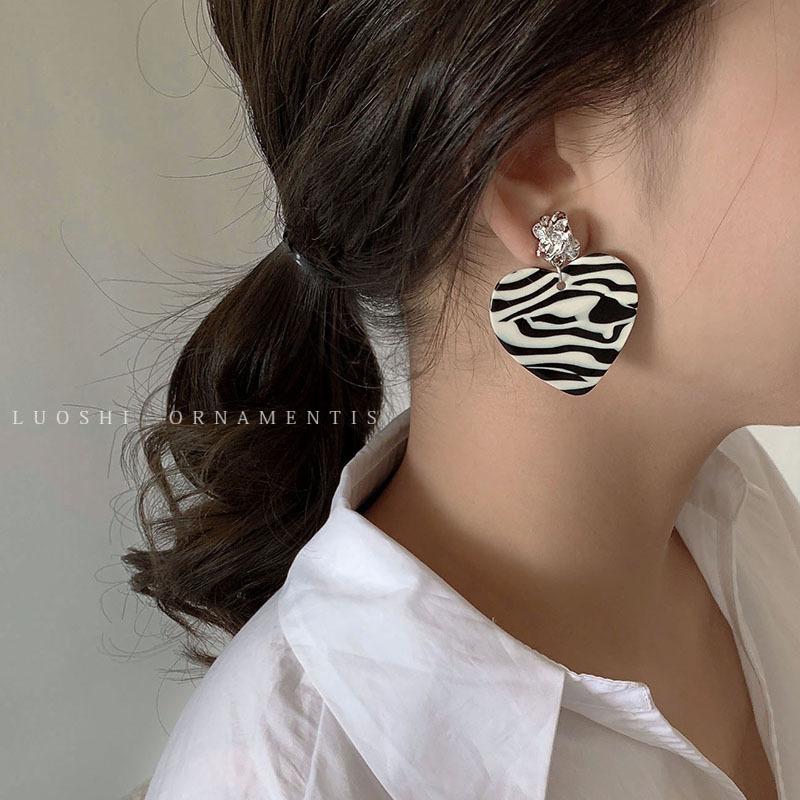 Personalized thousand bird grid love earrings spring and summer new plaid geometric earrings versatile temperament stud earrings women