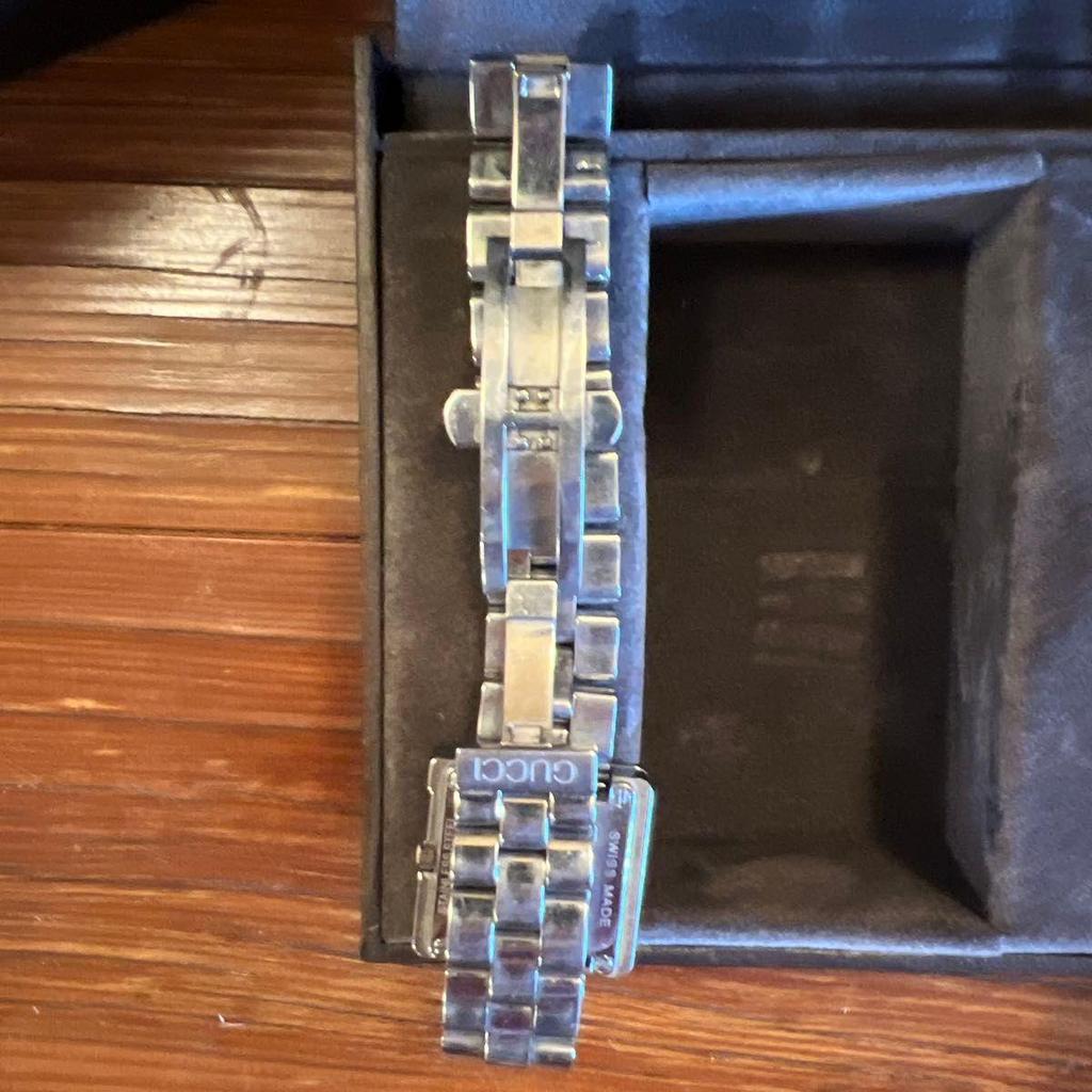 Used GUCCI watch Gucci watch