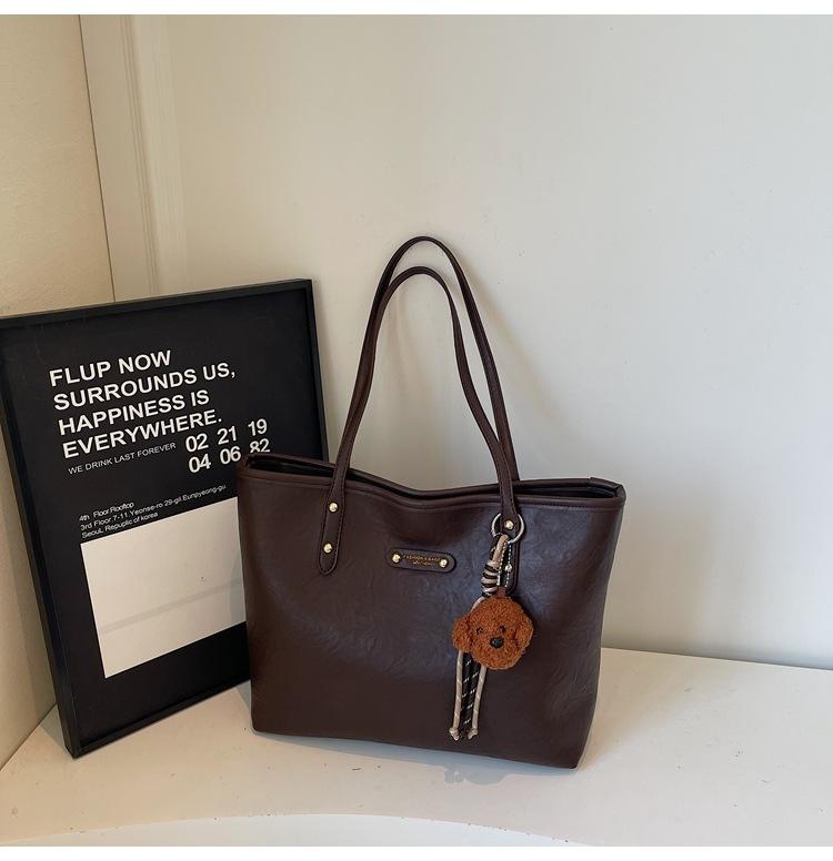 This Year's Popular Fashion Versatile Big Bag Women's 2025 New Retro Shoulder Bag Large Capacity Commuter Tote Bag