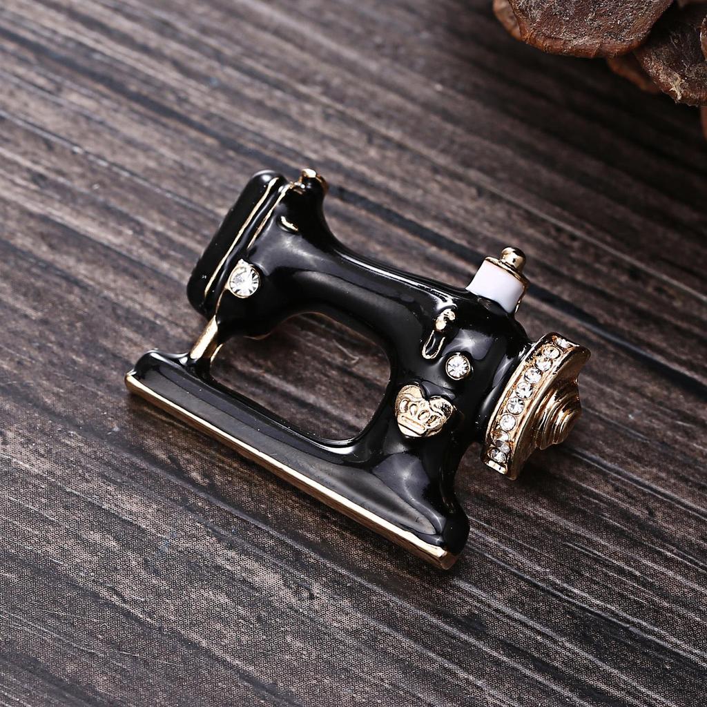 Retro Sewing Machine Brooch with Rhinestones
