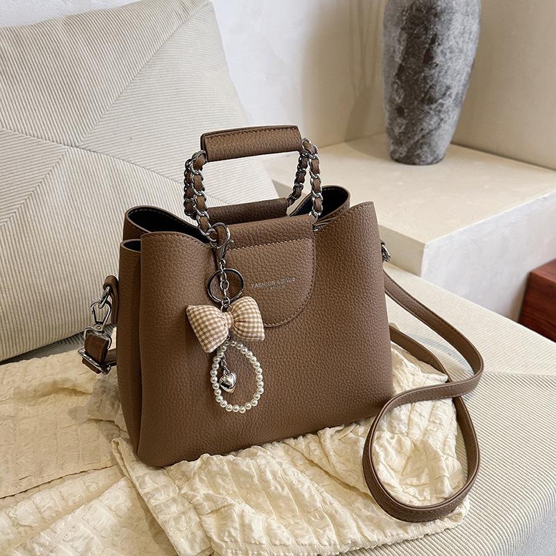 The New Women's Bag Is Fashionable and Trendy, and the Hand-held One-shoulder Oblique Span Tote Bag Is Fashionable.