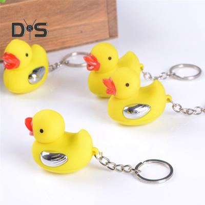 Portachiavi elettrico a forma di anatra con scossa elettrica, gadget per scherzi, piccolo portachiavi elettrico con tocco per gli amanti degli scherzi, regalo divertente.