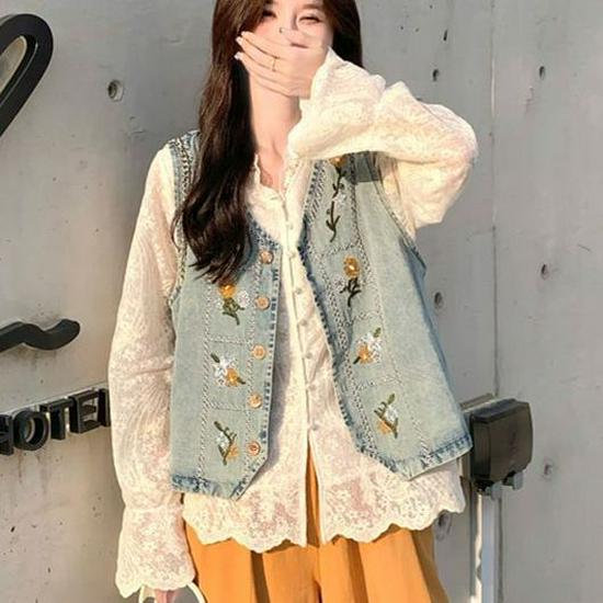 Women s 2026 Autumn French Embroidered Denim Vest & Lace Top Set S (85-100 lbs)