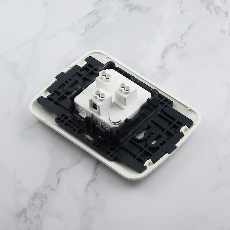 Israeli Type 118 White Single Gang 3-Pin 16A Wall Socket