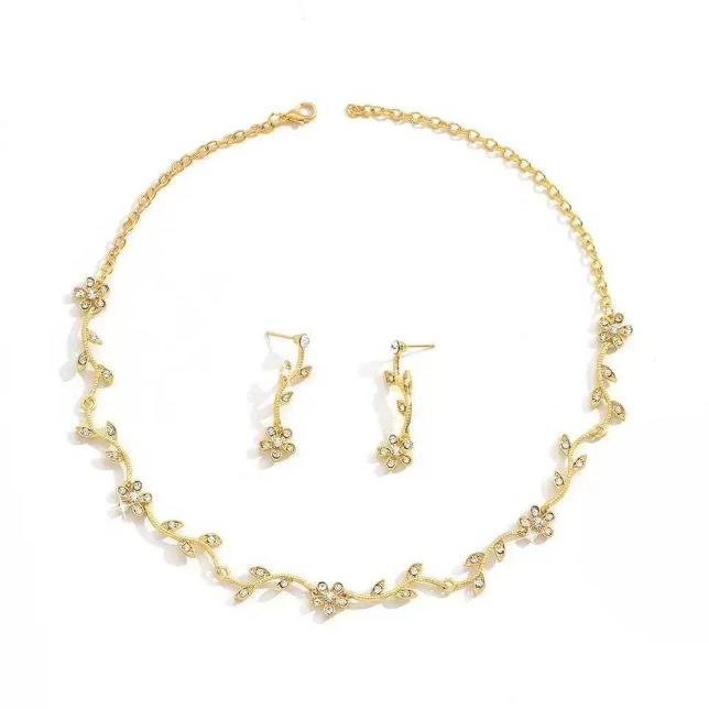 Módna súprava šperkov náhrdelník náušnice Pre ženu