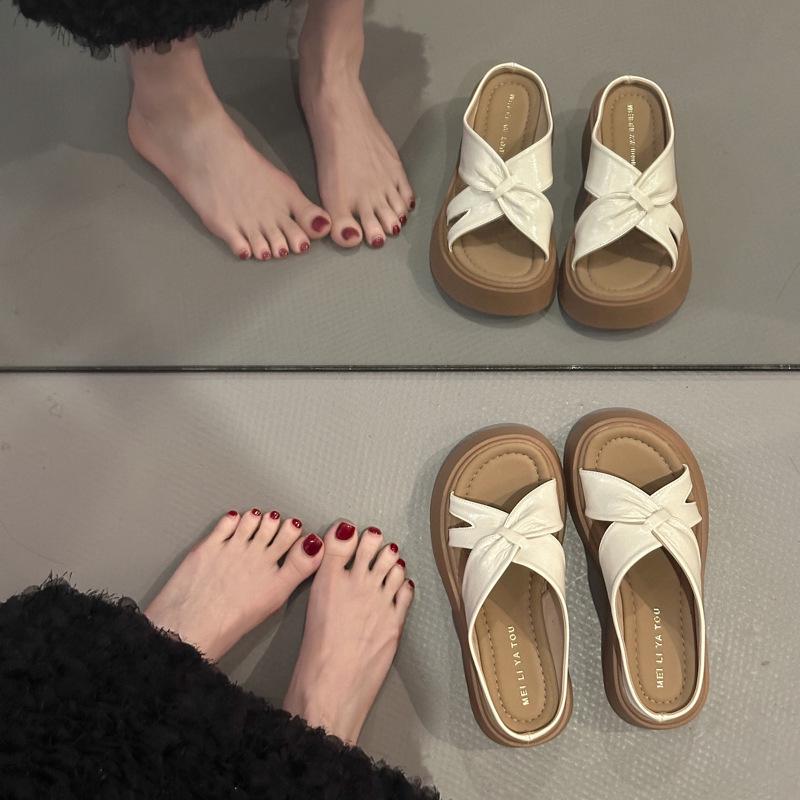 Platform Slippers Women's Summer Wear 2025 New Fashion Fairy Wind Cross Beach Shoes Small People Go Out Sandals