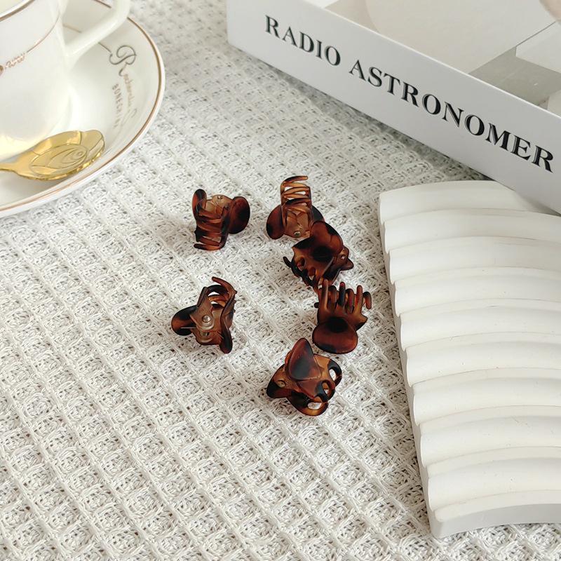 

Мини-зажим-крабик в корейском стиле - 1,5 см, черепаховый зажим для челки, простой и элегантный аксессуар для волос.