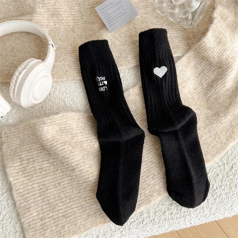 

Harajuku Kawaii Middle Tube Socks Autumn Winter New Pure Color Women Socks Embroidery Lover Socks Women One Size чорний