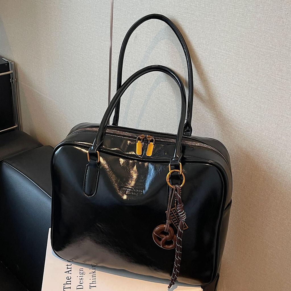 2025 new Korean niche retro briefcase fashionable large-capacity commuter shoulder bag briefcase women