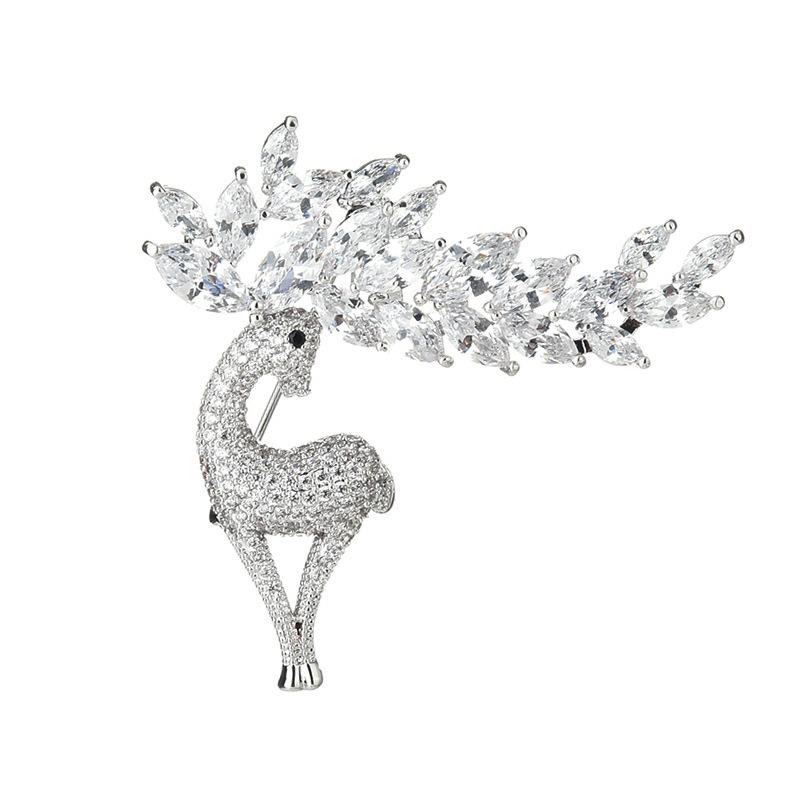 Korean Cute Cat and Diamond Butterfly Brooch for Men and Women - Fashionable Cardigan Pin and Corsage Accessory