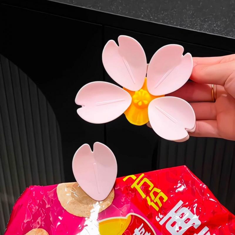 Magnetic Clip Creative Kitchen Gadget Multifunctional Snack Sealer Food Storage Unique Petal Clip Cute Home Fridge Magnet