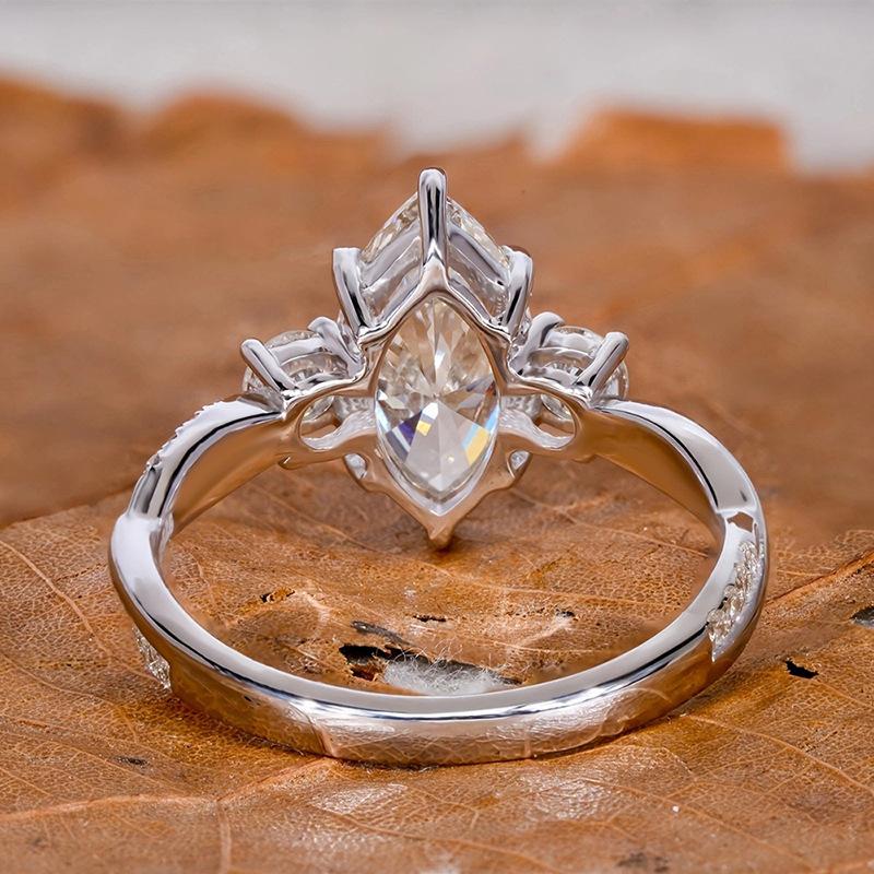 Six-claw Inlaid Horse Eye Ring Women's S-shaped Winding Lines Exquisite Jewelry Xiaohongshu Wedding Dress