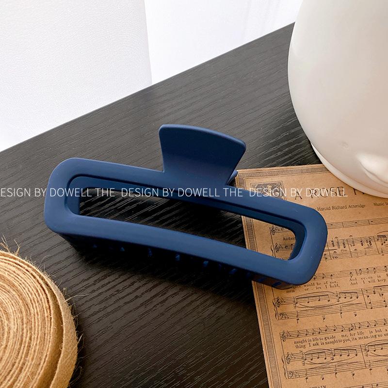 

Stylish Hair Oversized Clip Crafted From Matte Plastic For Chic Updos In Vibrant Colors синий