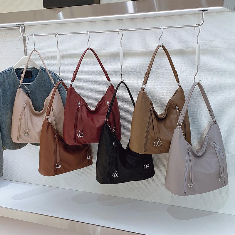 2025 Winter Retro Fashion Large Capacity Women's Crossbody Handbag
