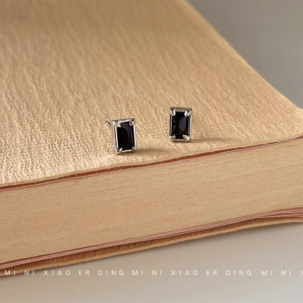 Minimalist black rectangular zircon small silver needle versatile stud earrings, mini version earrings Yiwu jewelry