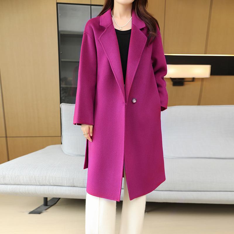 

Женское двустороннее шерстяное тренчкот с лацканами пиджачного типа, очень длинное и ниже колена, в стиле халата, застежка на одну пуговицу. XL - fits 145-165 lbs